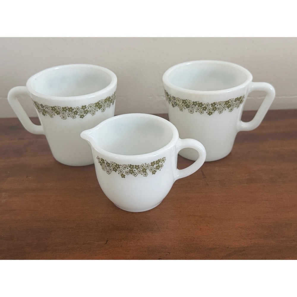 2 Pyrex Spring Blossom Crazy Daisy Pattern Milk Glass D Handle Mugs & Creamer
